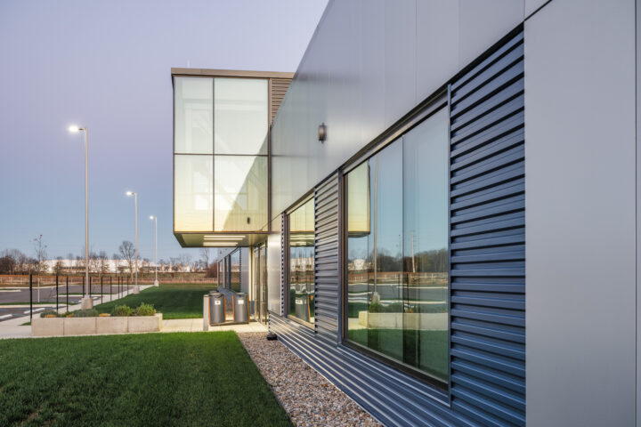 Exterior w extruded box